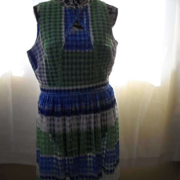 Dress - Picture 2 of 4